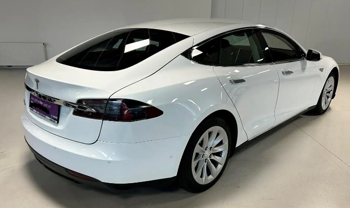 TESLA MODEL S (01/07/2016) - 